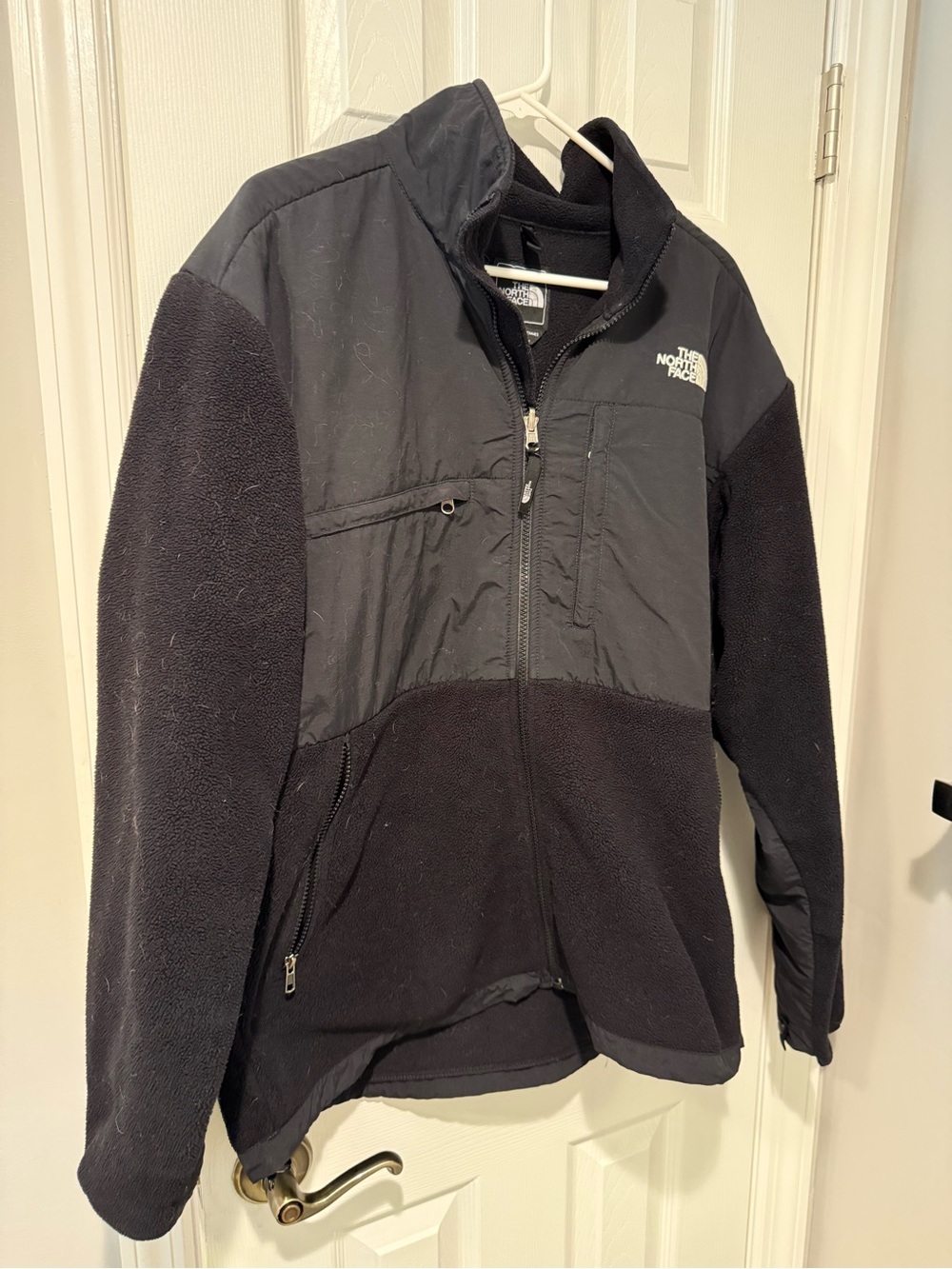 The North Face Men’s Black Lightweight Fleece Jacket
